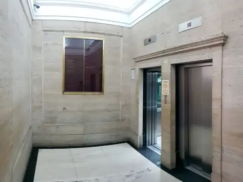 Av. Roque Sáenz Peña 700, Piso 7