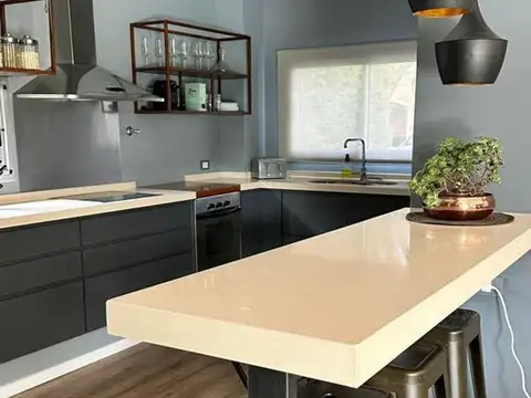 Casa 5 ambientes con 3 baños