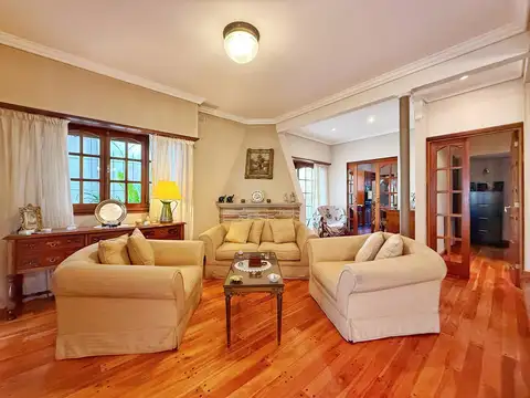 Casa 4 ambientes con jardín, quincho y departamento 2 ambientes · Chauvin