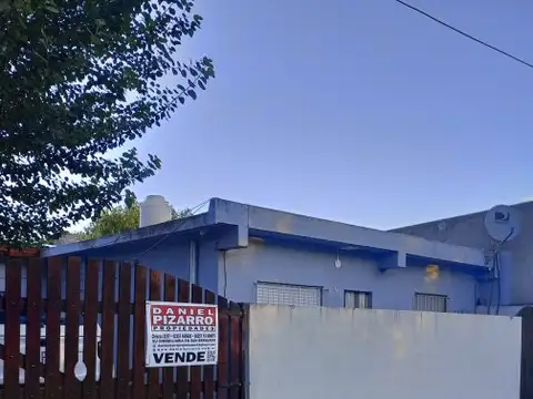 CASA + DEPARTAMENTO + COCHERA DESCUBIERTA + PATIO