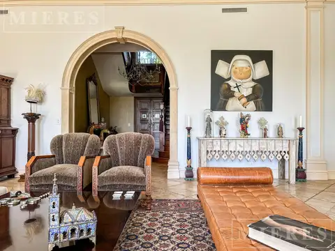 Casa en Venta con 7 cocheras