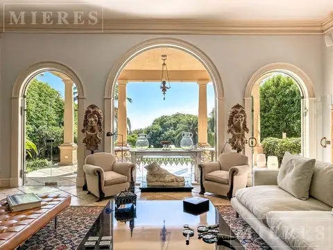 Casa 10 ambientes con 4 baños