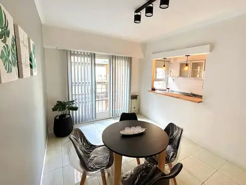 Departamento 2 amb. al frente con balcon frances.