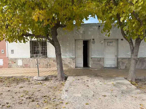 CASA MIXTA, DE 4 HABITACIONES. CAPITAL