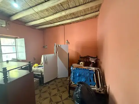 CASA MIXTA, DE 4 HABITACIONES. CAPITAL