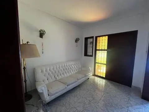 CASA 5 AMB CON JARDIN Y COCHERA BERNAL OESTE