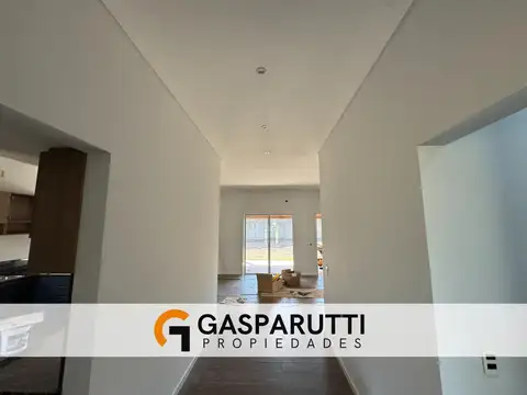 Casa 4 ambientes con 4 baños