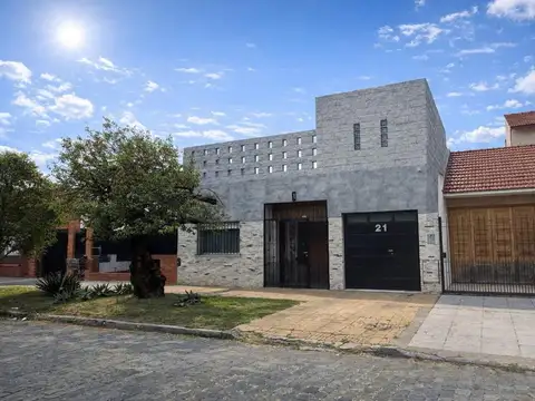 CASA 6 AMB. DOBLE INGRESO. ESTUDIO IDEAL PROFESION