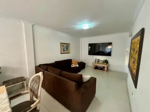 Amplio depto con hermosa vista.