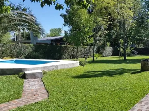 CASA QUINTA CON GRAN LOTE