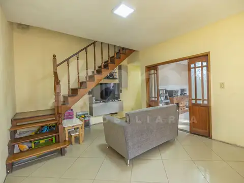 Depto Tipo Casa 4 ambientes con 2 baños
