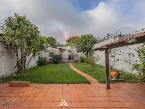 VENTA CASA 2 DORMITORIOS MÁS MONOAMBIENTE BUCEO 