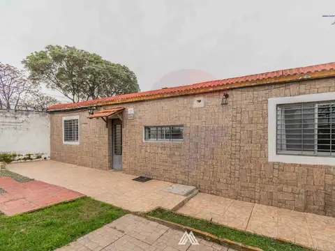CASA EN VENTA EN SAYAGO 3D 1B GRAN TERRENO