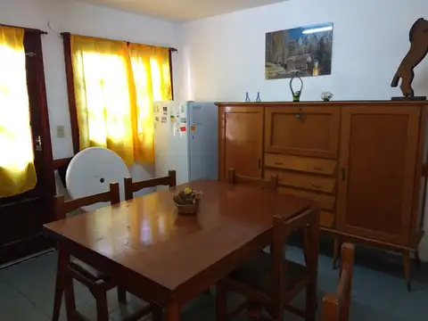 Casa 6 ambientes con 2 baños