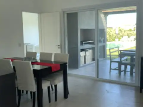 Casa en Alquiler Temporal con 2 cocheras
