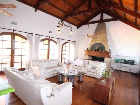Casa 7 ambientes con 4 baños