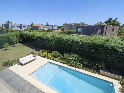 Casa 7 ambientes con 3 baños