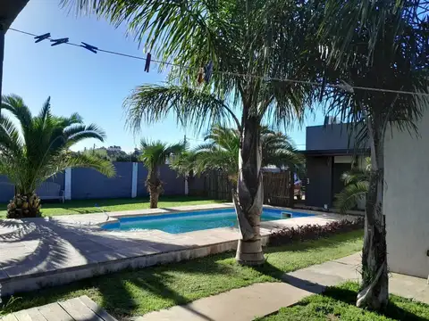 VENTA CASA 4 AMB QUINCHO JARDIN  PILETA EN LIMA
