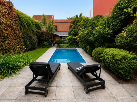 Casa en Venta con 3 cocheras