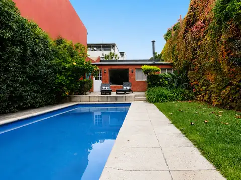 VENTA CASA 5 AMBIENTES  COGHLAN PILETA