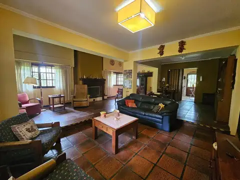 Casa en Venta con 3 cocheras