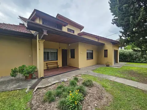 Miguel Cane 353 esquina Azcuénaga