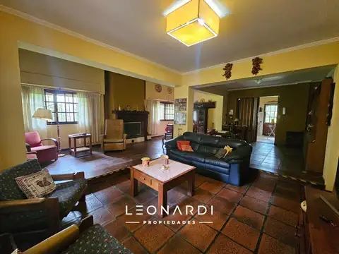 Casa en Venta con 3 cocheras