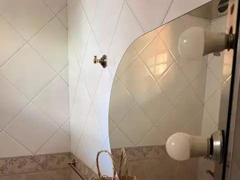 Casa en terreno propio a 3 cuadras Avenida Eva Peron- Reciclada