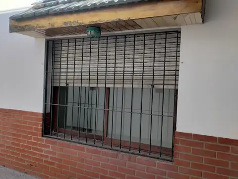 Casa en Alquiler con 3 cocheras