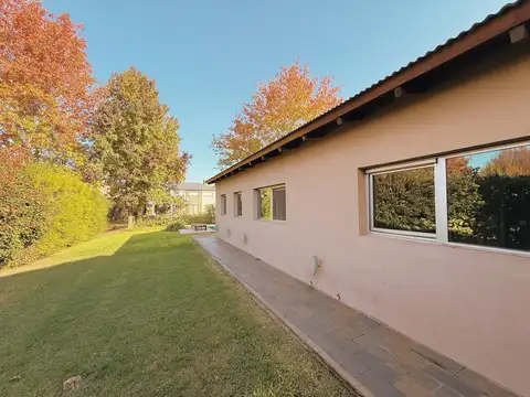 Casa en Alquiler en Funes, $ 2.100.000