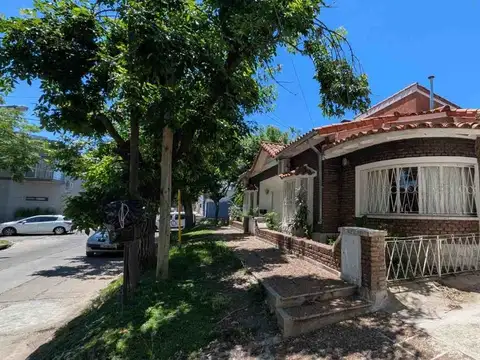 Casa Duplex Venta 4 dormitorios Cochera San Andres