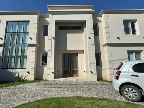 ALQUILER Casa en Country Club Privado Loma Verde - Escobar