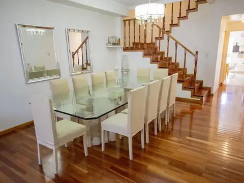 Casa 4 ambientes con 3 baños