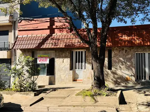 Casa zona Centro Colón Importante Lote 
