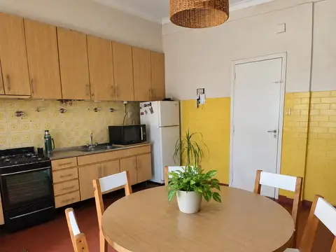 Casa 6 ambientes con 2 baños