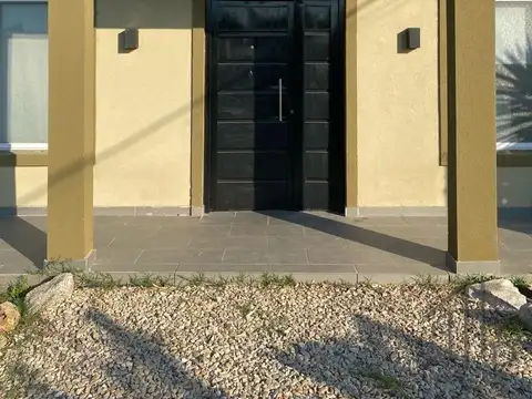 Casa en venta Barrio Las Moras, Bosques F. Varela 100