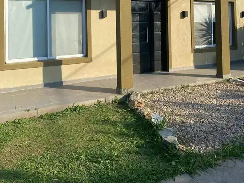 Casa en venta c/ cochera en Florencio Varela