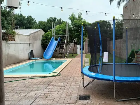 Salón de fiestas/Quinta con Pileta en Sauce Viejo.