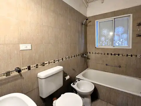 Casa 4 ambientes con 1 baño
