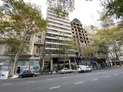 MONOAMBIENTE DIVIDIDO CON BALCON AL FRENTE EN EL CENTRO DE BUENOS AIRES