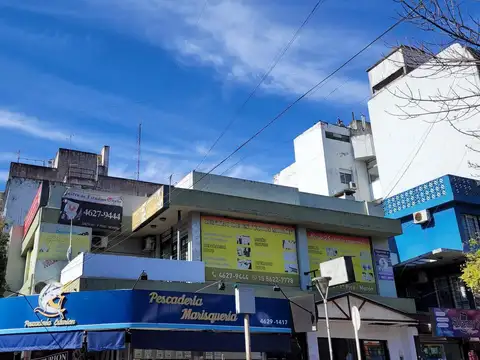 Salón en planta alta apto profesional en Venta - Morón