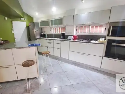 Casa en Alquiler con 2 cocheras