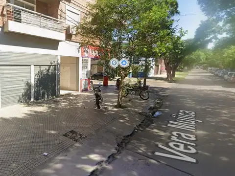 Cochera en cinco esquinas