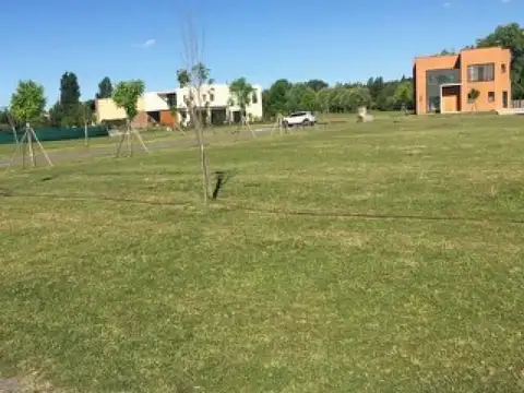 Lote de 1066 m2 en Venta en barrio Campo Grande Pilar