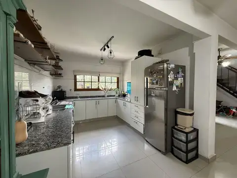 Casa 5 ambientes con 2 baños