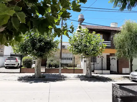 MORON NORTE- A 2 CUADRA DE LA CLINICA, A 3 DE LA ESTACÓN Y 3 DE LA UM.