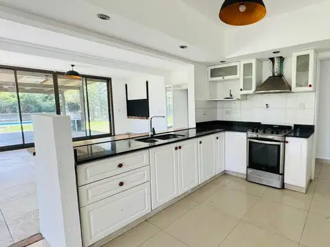 Casa 4 ambientes con 3 baños