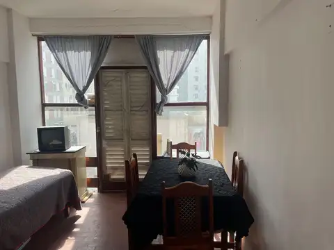 VENTA MONOAMBIENTE AL FRENTE CON BALCÓN CENTRO