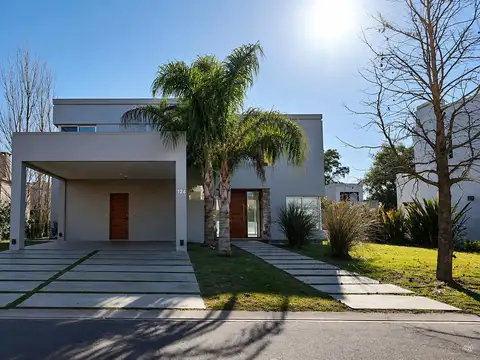 Casa de 4 ambientes en venta en Weston