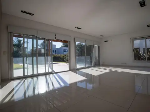 Casa 4 ambientes con 3 baños